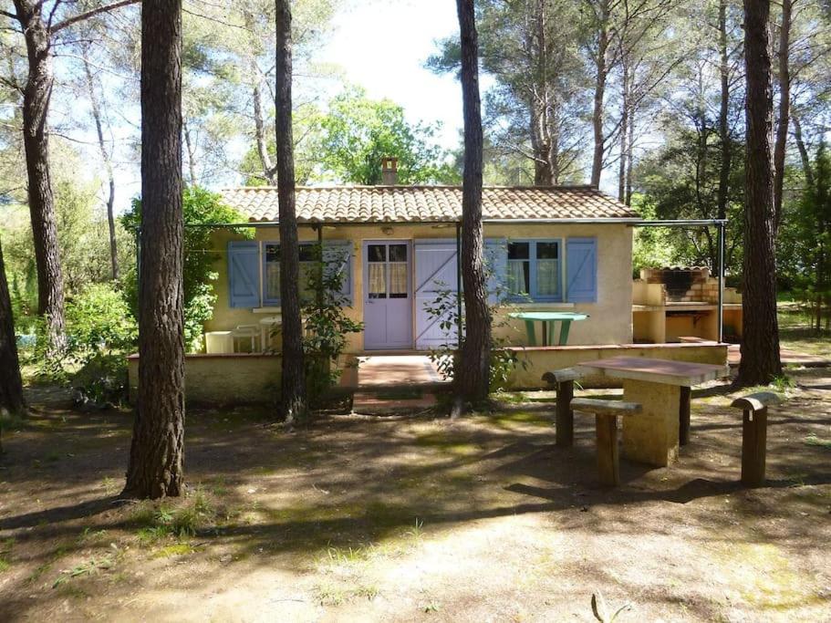 Maisonnette En Pleine Nature Le Beausset Luaran gambar