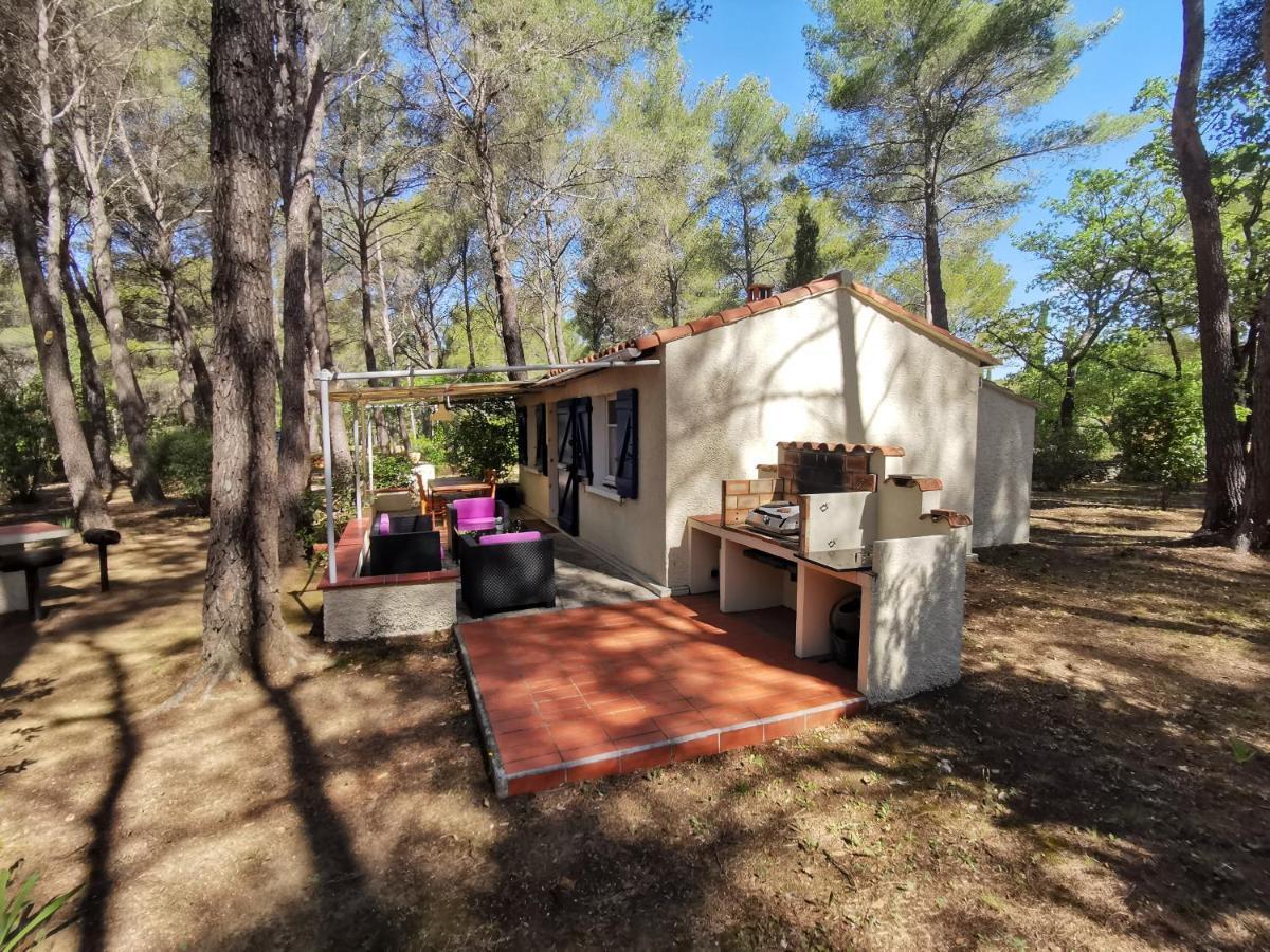 Maisonnette En Pleine Nature Le Beausset Luaran gambar