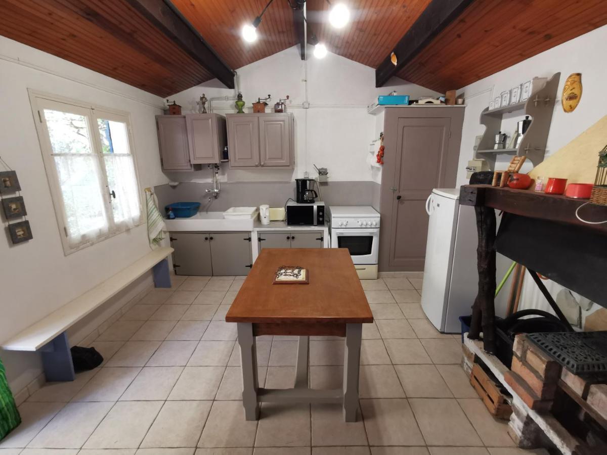 Maisonnette En Pleine Nature Le Beausset Luaran gambar